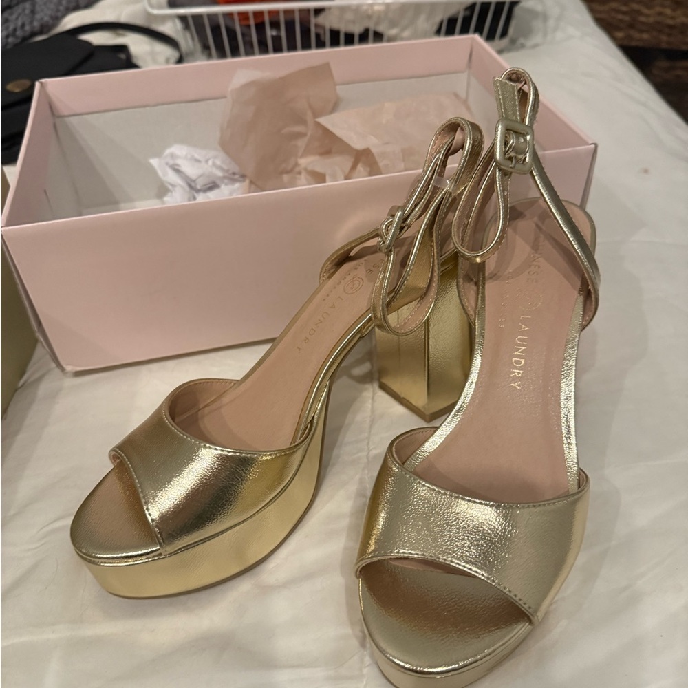 NIB Chinese Laundry Theresa Gold Metallic Heels
